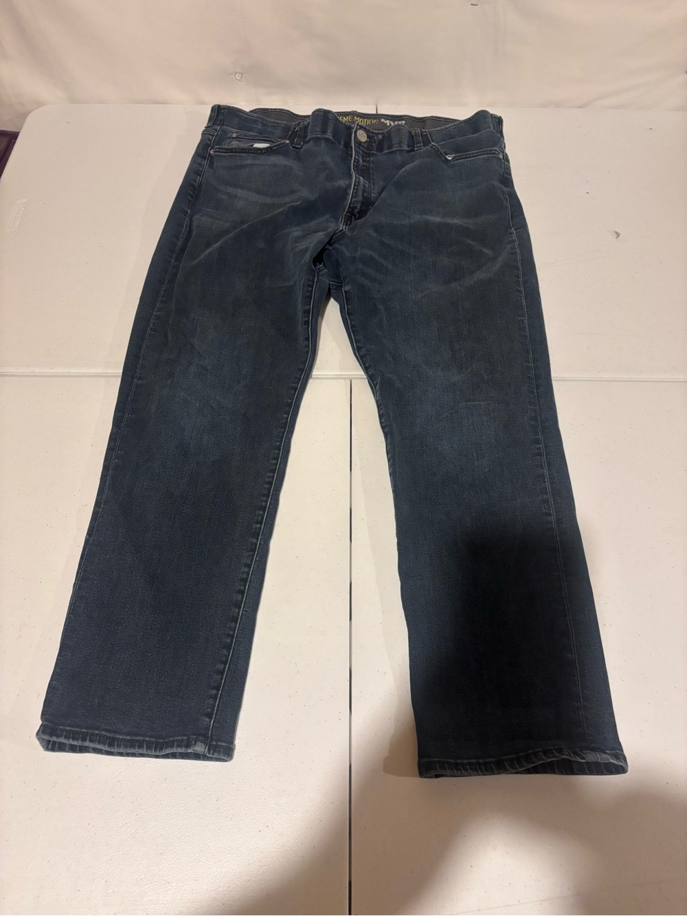 Lee Extreme Motion MVP Men’s Size 40x28 Relaxed Fit Straight Blue Jeans